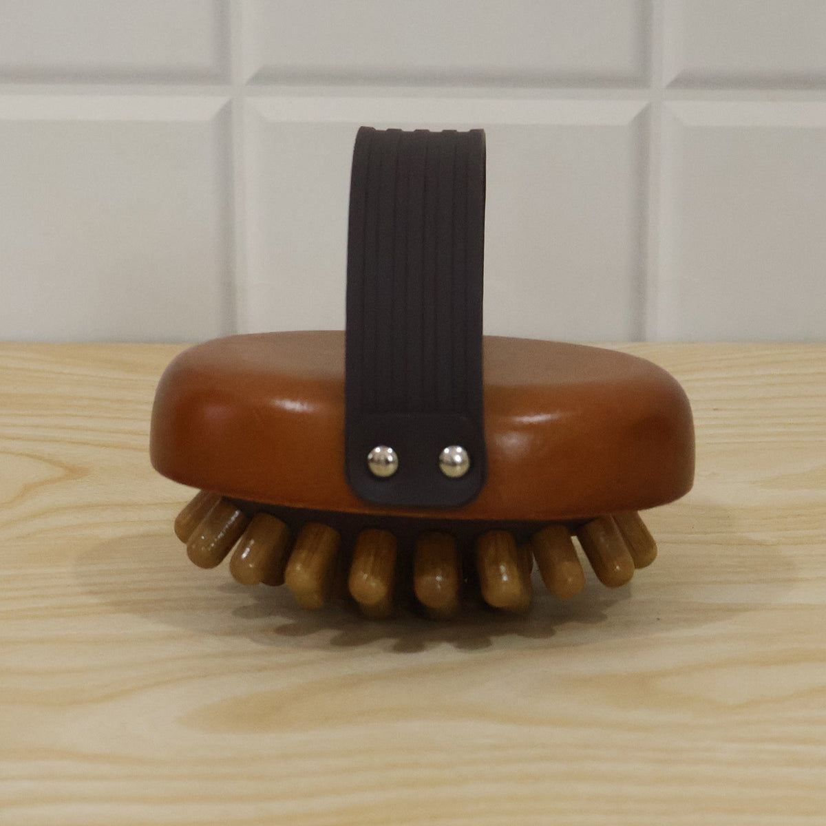 Handheld Wooden Anti Cellulite Body Massager Brush With Strap (1 Pc)